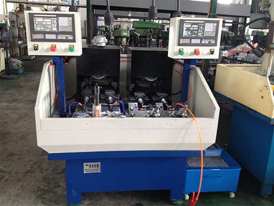 摩托車缸蓋兩工位鉆孔專機(jī)